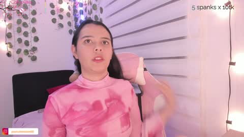 Snapshot of moonliight__ chatting on February 2, 2025, 12:19 am moonliight__ online show from February 2, 2025, 12:19 am