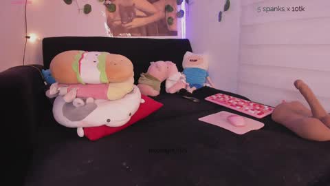 Snapshot of moonliight__ chatting on September 24, 2025, 10:24 pm moonliight__ online show from September 24, 2025, 10:24 pm