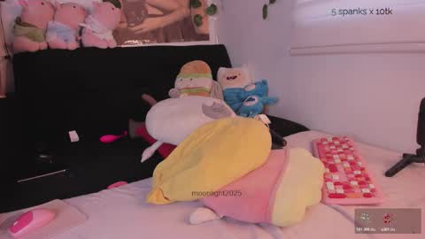 Snapshot of moonliight__ chatting on November 8, 2025, 9:24 pm moonliight__ online show from November 8, 2025, 9:24 pm