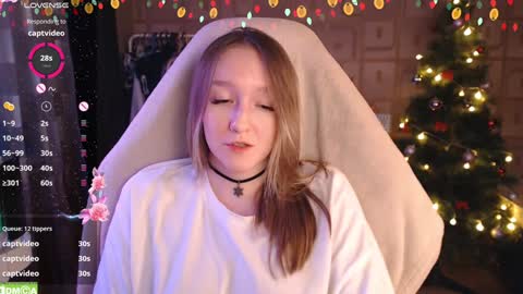 Snapshot of moonlish_siren chatting on December 28, 2024, 12:15 am Katrin online show from December 28, 2024, 12:15 am