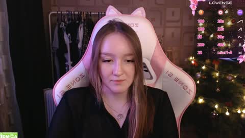 Snapshot of moonlish_siren chatting on January 14, 2025, 12:11 am Katrin online show from January 14, 2025, 12:11 am