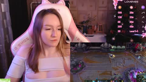 Snapshot of moonlish_siren chatting on January 15, 2025, 6:40 pm Katrin online show from January 15, 2025, 6:40 pm