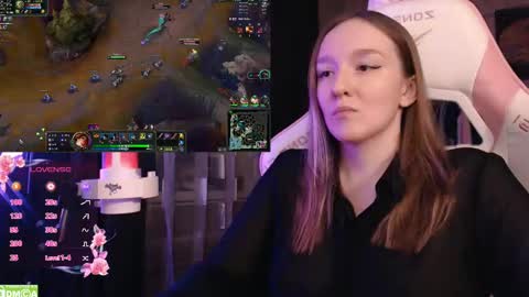 Snapshot of moonlish_siren chatting on February 14, 2025, 10:04 pm Katrin online show from February 14, 2025, 10:04 pm