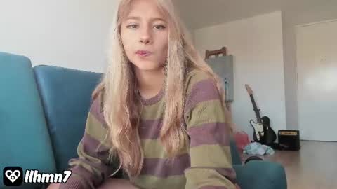Snapshot of moonssslh chatting on July 24, 2026, 1:42 pm HELP ME REACH 100K FOLLOWERS 3 online show from July 24, 2026, 1:42 pm
