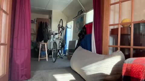 Moon online show from March 1, 2025, 3:27 pm