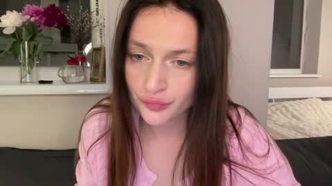 Snapshot of mooonika80 chatting on June 8, 2026, 7:03 pm Mooonika80 online show from June 8, 2026, 7:03 pm