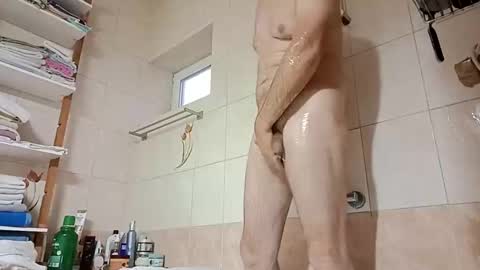 moos1 online show from September 9, 2025, 4:45 am