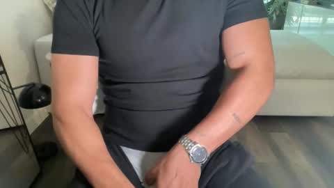 mora594574 online show from March 21, 2026, 9:40 pm