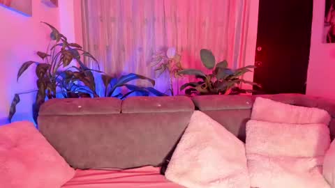 Snapshot of moradaniels chatting on March 9, 2025, 9:35 am online show from March 9, 2025, 9:35 am