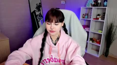 Snapshot of morana_batt chatting on October 11, 2025, 2:00 am Morana online show from October 11, 2025, 2:00 am