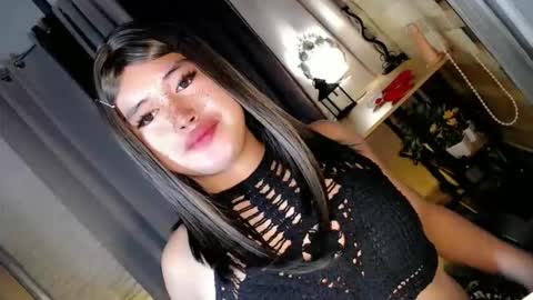 Snapshot of morenaaries12 chatting on October 19, 2025, 11:44 am MIA online show from October 19, 2025, 11:44 am