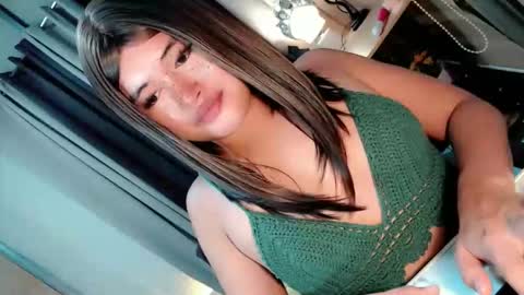 Snapshot of morenaaries12 chatting on November 5, 2025, 12:49 pm MIA online show from November 5, 2025, 12:49 pm