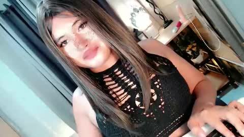 Snapshot of morenaaries12 chatting on November 6, 2025, 2:29 pm MIA online show from November 6, 2025, 2:29 pm