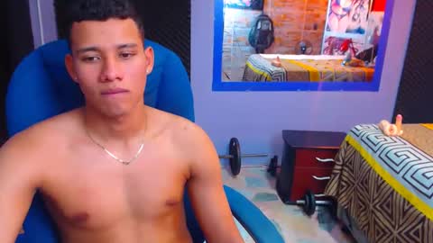 Snapshot of morenofullhot chatting on December 6, 2024, 6:17 pm MorenoFullHot online show from December 6, 2024, 6:17 pm