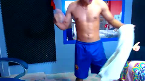 Snapshot of morenofullhot chatting on December 21, 2024, 5:40 pm MorenoFullHot online show from December 21, 2024, 5:40 pm