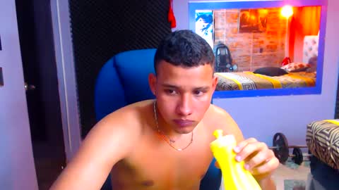 Snapshot of morenofullhot chatting on January 4, 2025, 7:55 pm MorenoFullHot online show from January 4, 2025, 7:55 pm