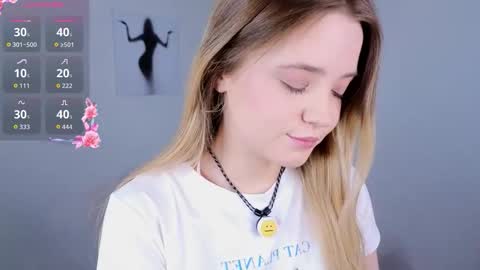 Mary3 online show from November 14, 2025, 3:22 pm