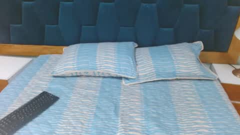 Snapshot of morrigan_luxus chatting on February 20, 2025, 1:51 pm morrigan_luxus online show from February 20, 2025, 1:51 pm