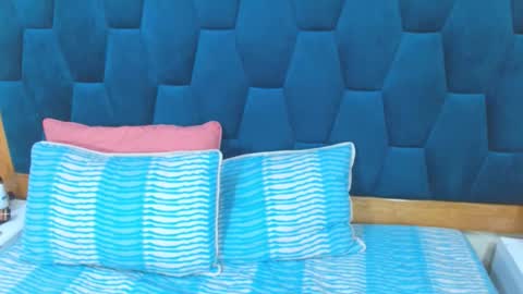 Snapshot of morrigan_luxus chatting on November 14, 2025, 12:20 am morrigan_luxus online show from November 14, 2025, 12:20 am