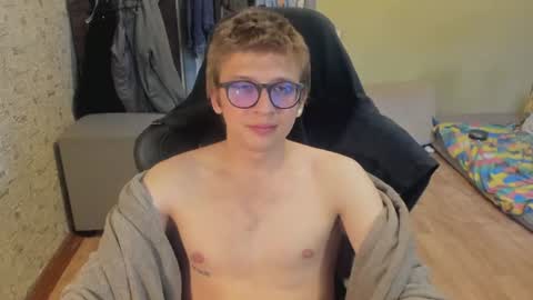 Snapshot of mortywithlove chatting on June 11, 2026, 12:32 am Morty online show from June 11, 2026, 12:32 am