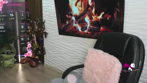 Snapshot of morygirl chatting on October 28, 2025, 2:31 pm mori online show from October 28, 2025, 2:31 pm