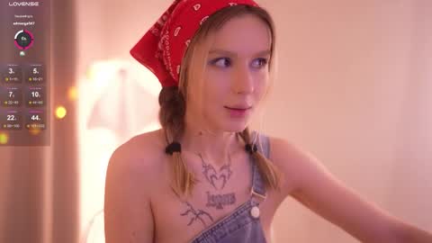 Snapshot of motherlode_ chatting on October 31, 2025, 5:36 pm MIRA online show from October 31, 2025, 5:36 pm