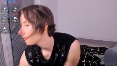 Snapshot of mothkink chatting on July 1, 2026, 6:51 pm mothkink Moth - online show from July 1, 2026, 6:51 pm