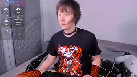 Snapshot of mothkink chatting on July 6, 2026, 7:05 pm mothkink Moth - online show from July 6, 2026, 7:05 pm