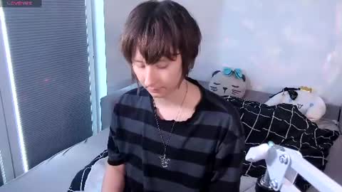 Snapshot of mothkink chatting on July 23, 2026, 3:10 pm mothkink Moth - online show from July 23, 2026, 3:10 pm
