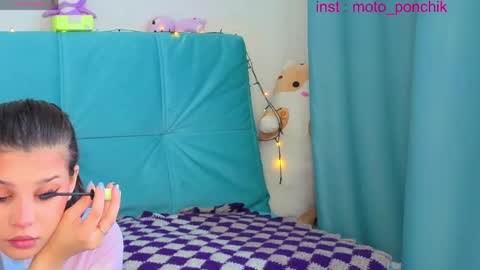 Snapshot of moto_ponchik chatting on May 9, 2026, 6:07 am Kris online show from May 9, 2026, 6:07 am