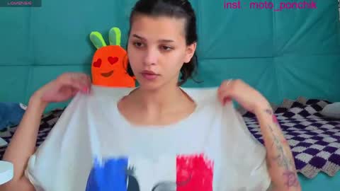 Snapshot of moto_ponchik chatting on May 13, 2026, 5:38 am Kris online show from May 13, 2026, 5:38 am