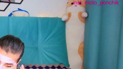 Snapshot of moto_ponchik chatting on June 1, 2026, 5:53 am Kris online show from June 1, 2026, 5:53 am