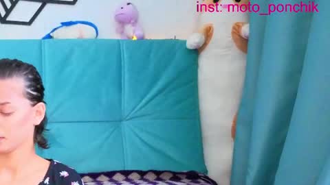 Snapshot of moto_ponchik chatting on June 5, 2026, 5:58 am Kris online show from June 5, 2026, 5:58 am