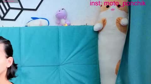 Snapshot of moto_ponchik chatting on June 7, 2026, 5:55 am Kris online show from June 7, 2026, 5:55 am