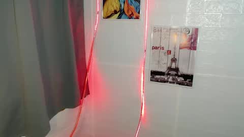 Snapshot of mouiline_rouge69 chatting on February 16, 2025, 2:20 am mouiline_rouge69 online show from February 16, 2025, 2:20 am