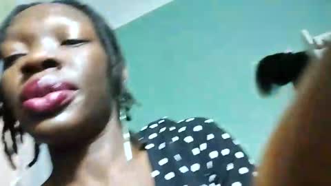 Snapshot of mouthymiss chatting on March 6, 2025, 12:41 pm Mouthymiss online show from March 6, 2025, 12:41 pm