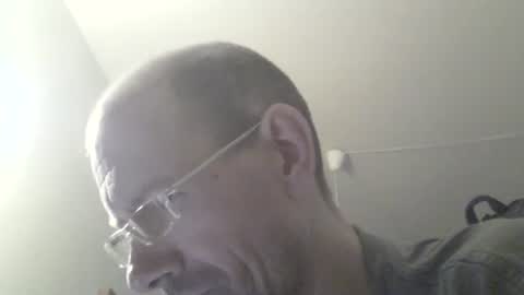 Snapshot of moviem1978 chatting on December 22, 2024, 8:16 am Frederik online show from December 22, 2024, 8:16 am