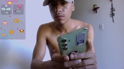 Snapshot of mowgli_ff chatting on November 7, 2025, 1:11 pm Mowgli online show from November 7, 2025, 1:11 pm