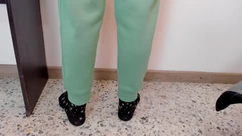 Snapshot of moxa_hot chatting on January 2, 2025, 2:02 pm moxa hot online show from January 2, 2025, 2:02 pm