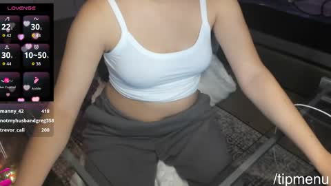moxieXfoxie online show from April 30, 2026, 9:52 pm