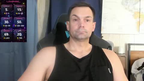 Snapshot of mr_mac69 chatting on December 12, 2024, 1:21 am Cam online show from December 12, 2024, 1:21 am