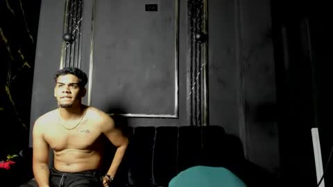 mr_maximo online show from November 17, 2025, 1:11 am