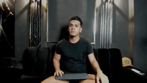 mr_maximo online show from December 17, 2025, 8:59 pm