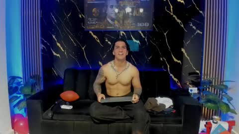 mr_maximo online show from February 15, 2026, 7:51 am