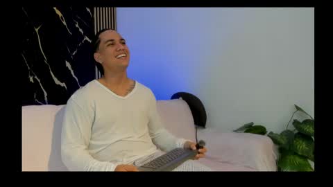 mr_maximo online show from May 1, 2026, 5:45 am
