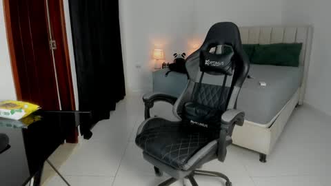 Snapshot of mr_maximo chatting on May 24, 2026, 3:00 am mr_maximo online show from May 24, 2026, 3:00 am