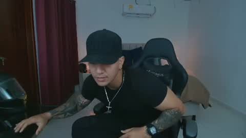Snapshot of mr_maximo chatting on June 19, 2026, 2:49 am mr_maximo online show from June 19, 2026, 2:49 am