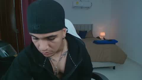 mr_maximo online show from June 20, 2026, 2:14 am