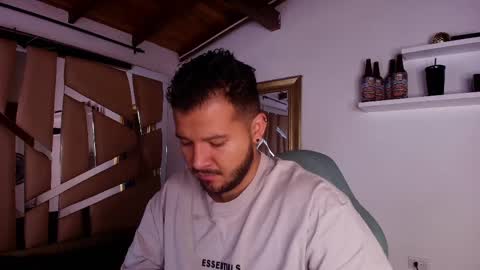 Snapshot of mr_mikee_ chatting on October 8, 2025, 3:04 am MIKEE online show from October 8, 2025, 3:04 am