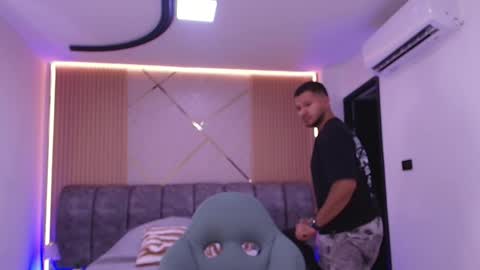 MIKEE online show from February 18, 2026, 3:02 am